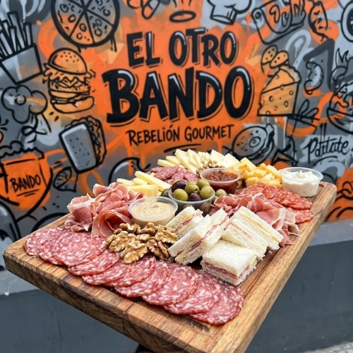 Box de picada gourmet con fiambres y quesos
